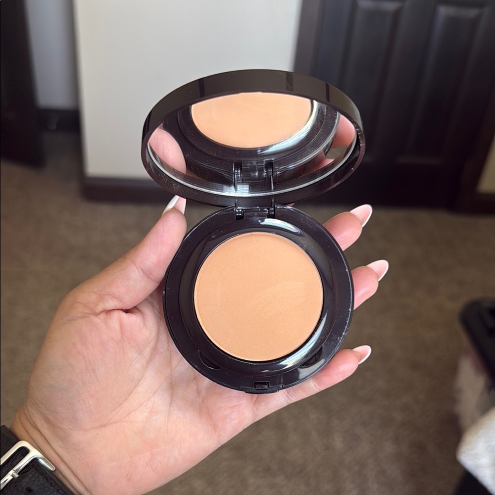 Laura Mercier Tan Bronzer Compact